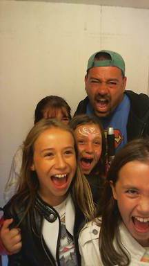 shout2016-09-04-15-10-21-236